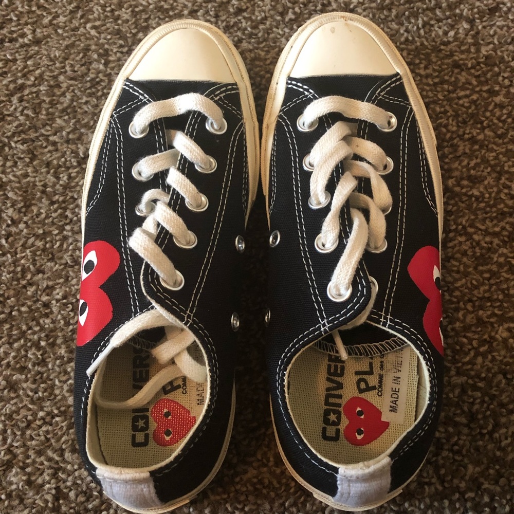 Comme De Garçons. Unisex Men’s-4/Women’s-6